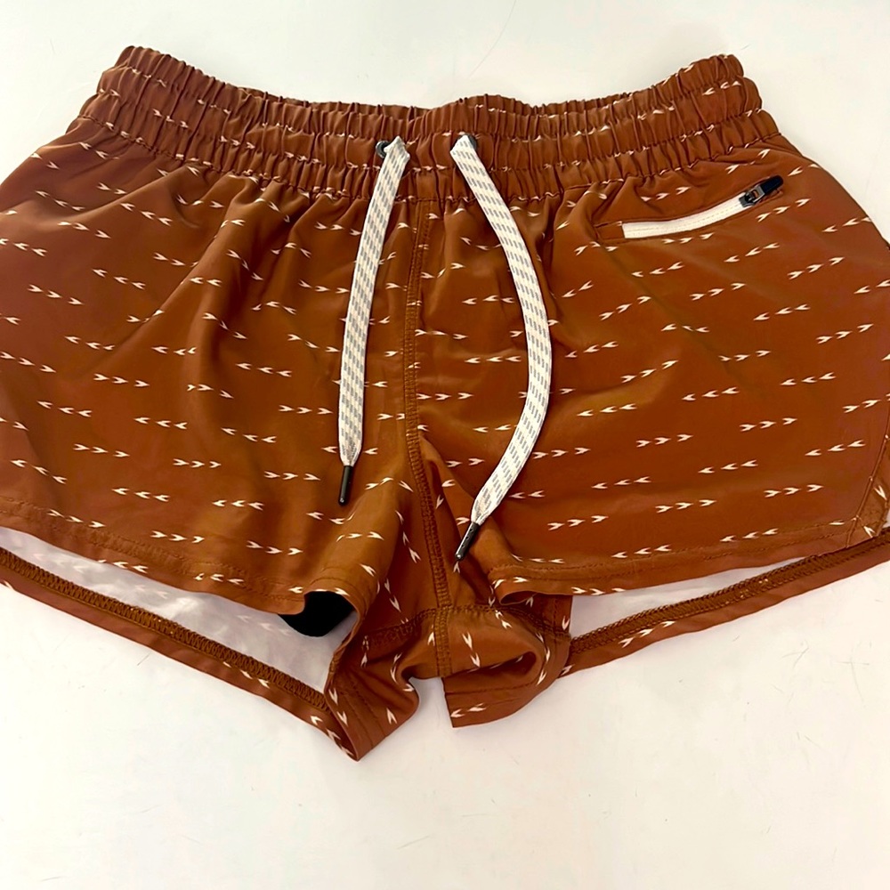 Vuori size small. Excellent condition